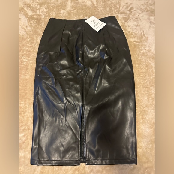 Women’s Pleather Pencil Skirt - Picture 4 of 5